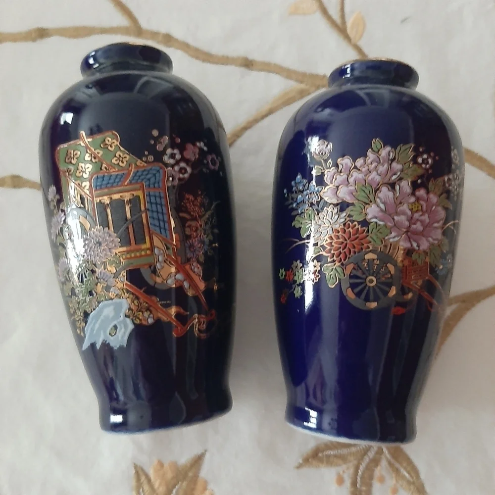 SET OF TWO VTG MINI JAPANESE VASES